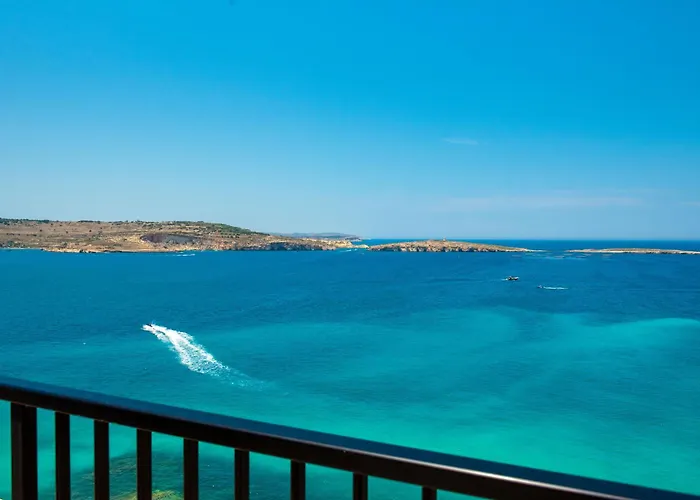Islet Promenade Seafront Penthouse With Breathtaking Seaviews And Private Hot Tub On The Large Terrace By Getawaysmalta