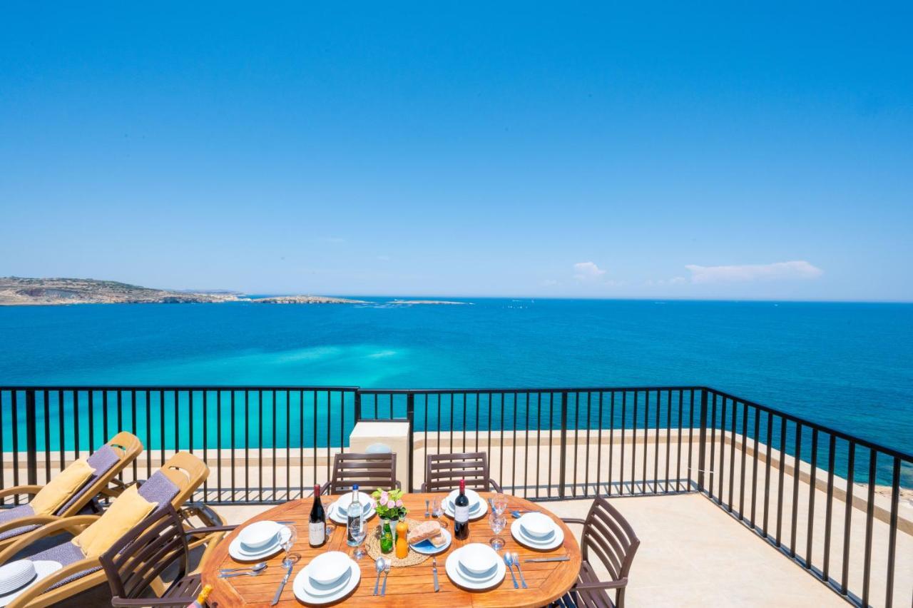 Islet Promenade Seafront Penthouse With Breathtaking Seaviews And Private Hot Tub On The Large Terrace By Getawaysmalta Apartament St. Paul's Bay