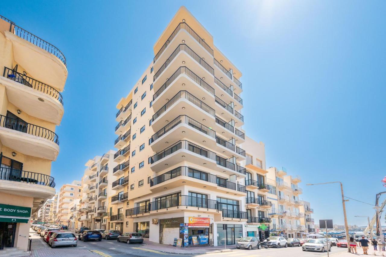 Islet Promenade Seafront Penthouse With Breathtaking Seaviews And Private Hot Tub On The Large Terrace By Getawaysmalta Apartament *
