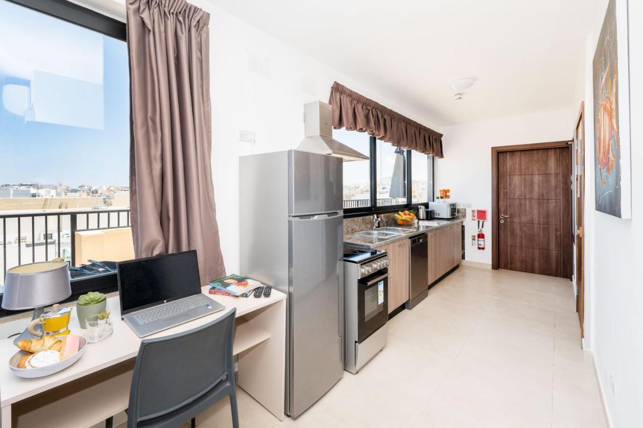 Apartament Islet Promenade Seafront Penthouse With Breathtaking Seaviews And Private Hot Tub On The Large Terrace By Getawaysmalta St. Paul's Bay