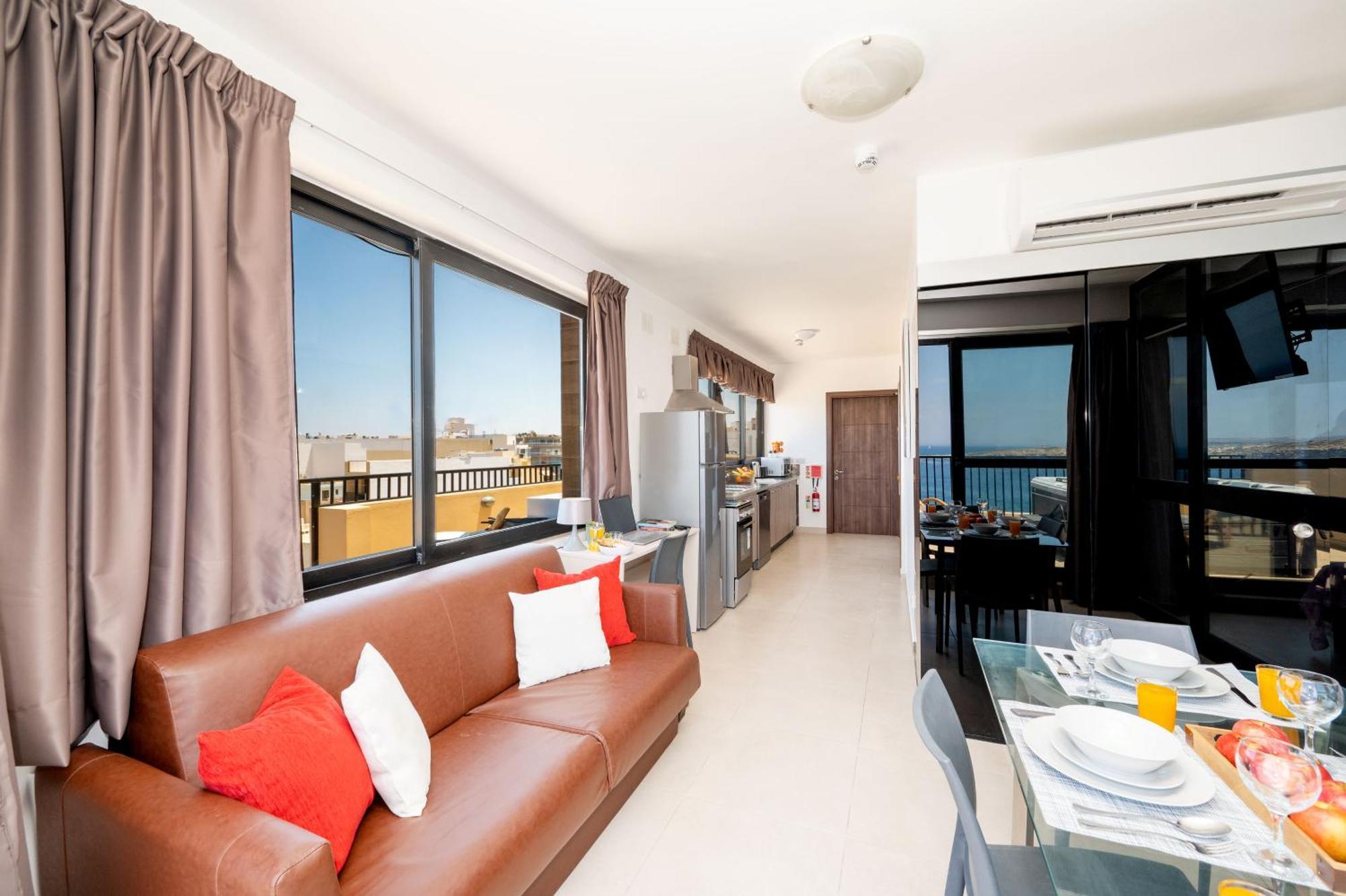 Apartament Islet Promenade Seafront Penthouse With Breathtaking Seaviews And Private Hot Tub On The Large Terrace By Getawaysmalta *