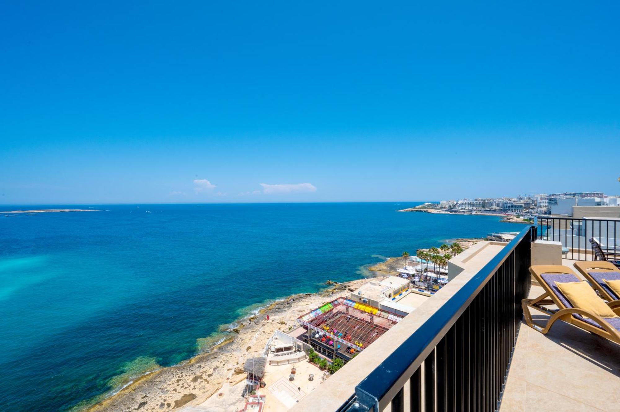 Islet Promenade Seafront Penthouse With Breathtaking Seaviews And Private Hot Tub On The Large Terrace By Getawaysmalta Сент-Полс-Бей