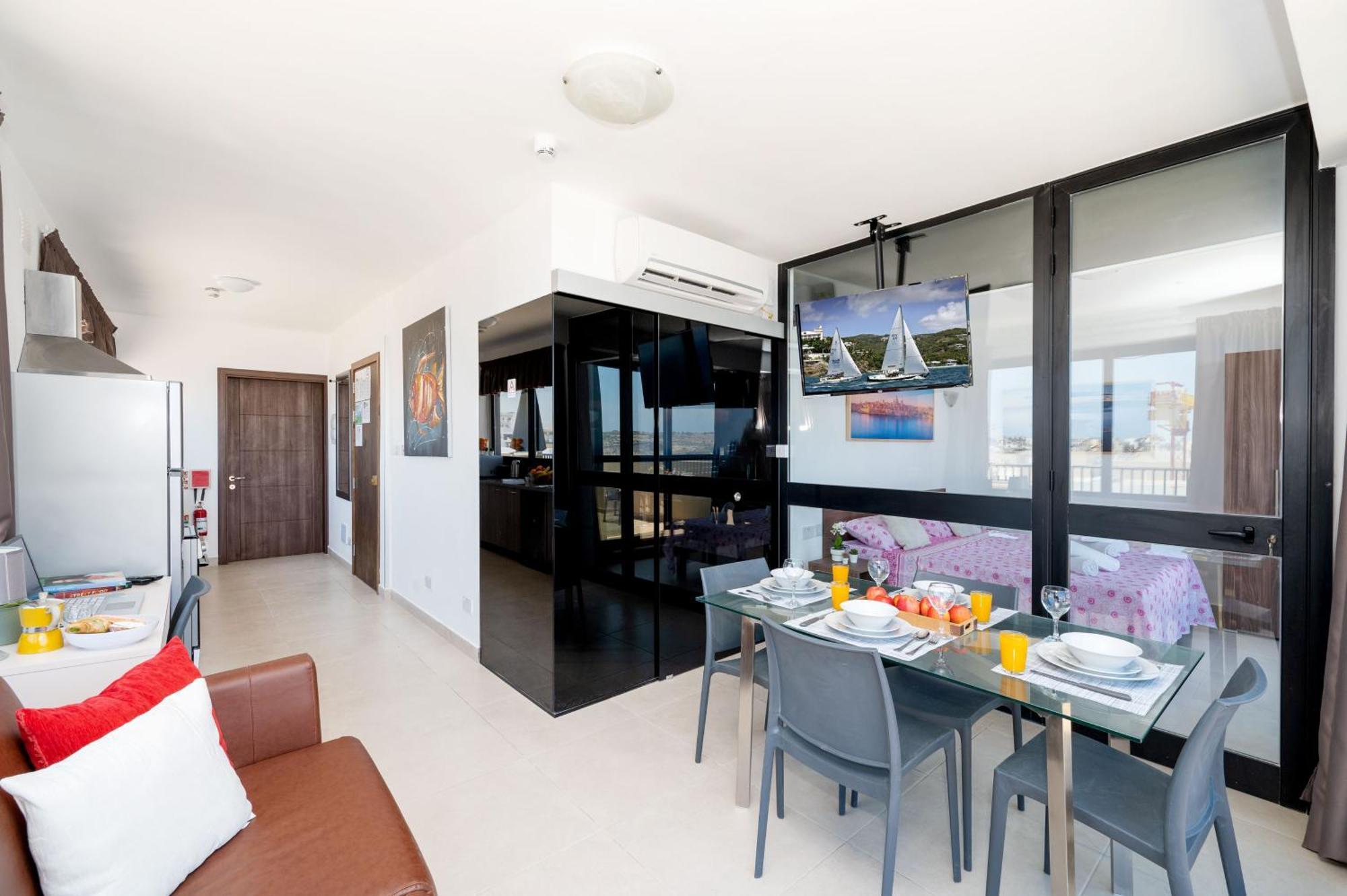 Islet Promenade Seafront Penthouse With Breathtaking Seaviews And Private Hot Tub On The Large Terrace By Getawaysmalta * St. Paul's Bay