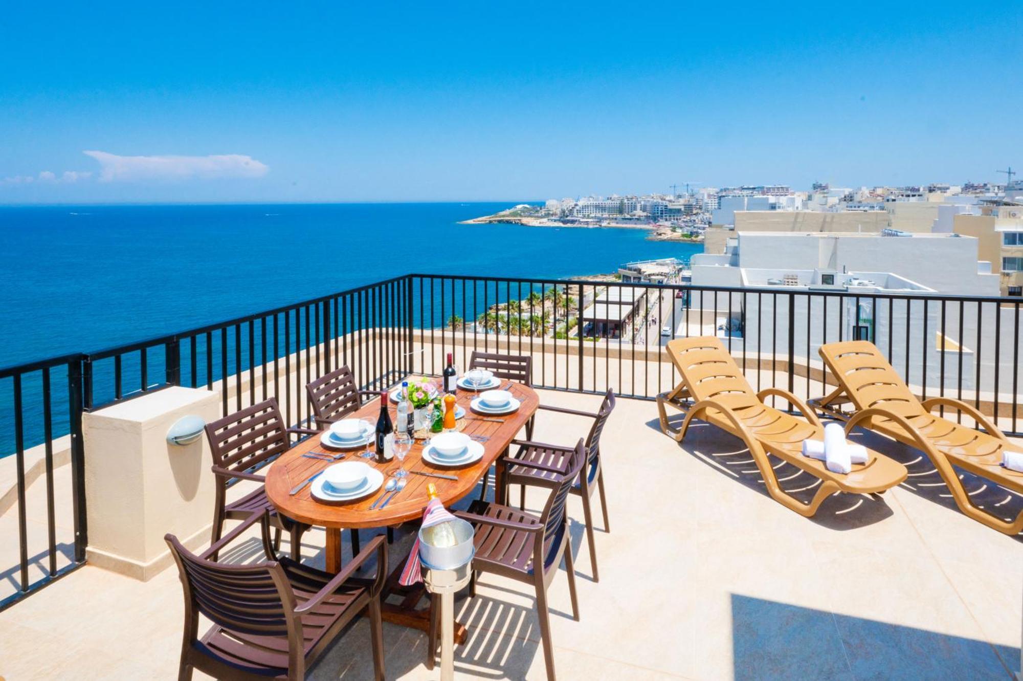 Islet Promenade Seafront Penthouse With Breathtaking Seaviews And Private Hot Tub On The Large Terrace By Getawaysmalta