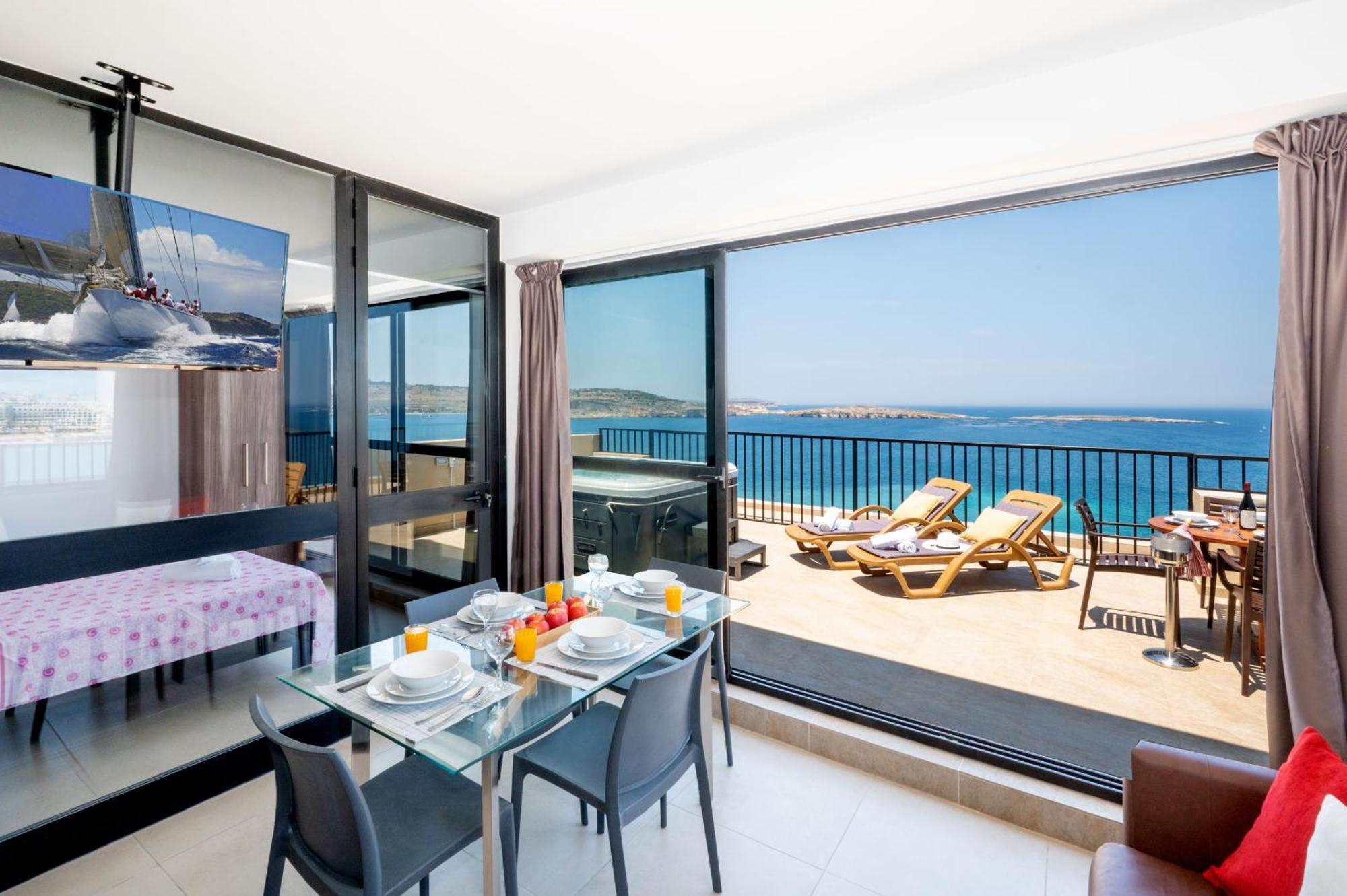 Islet Promenade Seafront Penthouse With Breathtaking Seaviews And Private Hot Tub On The Large Terrace By Getawaysmalta Apartament St. Paul's Bay