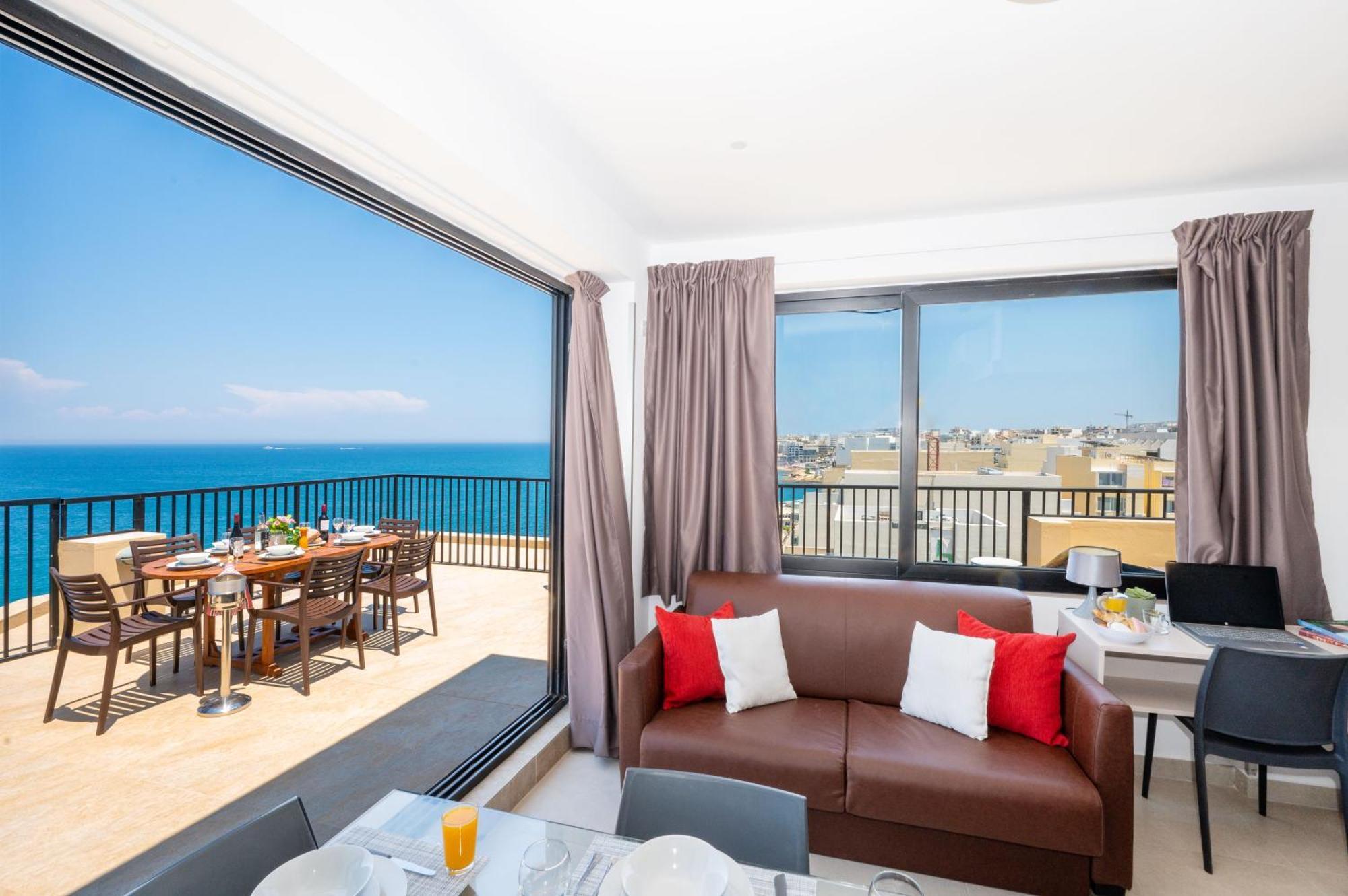 Islet Promenade Seafront Penthouse With Breathtaking Seaviews And Private Hot Tub On The Large Terrace By Getawaysmalta * St. Paul's Bay
