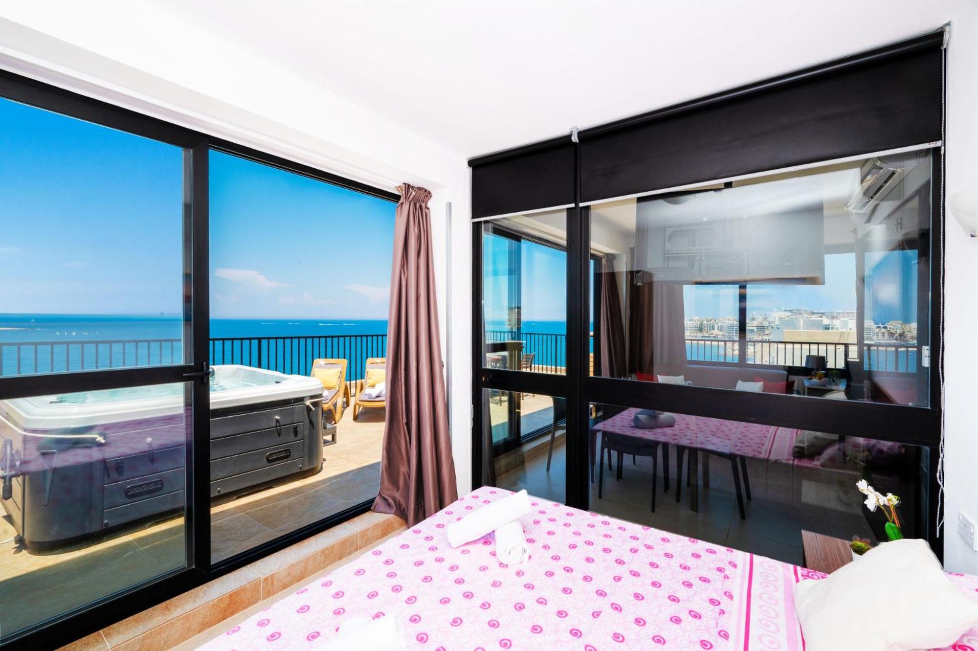 Апартаменты Islet Promenade Seafront Penthouse With Breathtaking Seaviews And Private Hot Tub On The Large Terrace By Getawaysmalta *