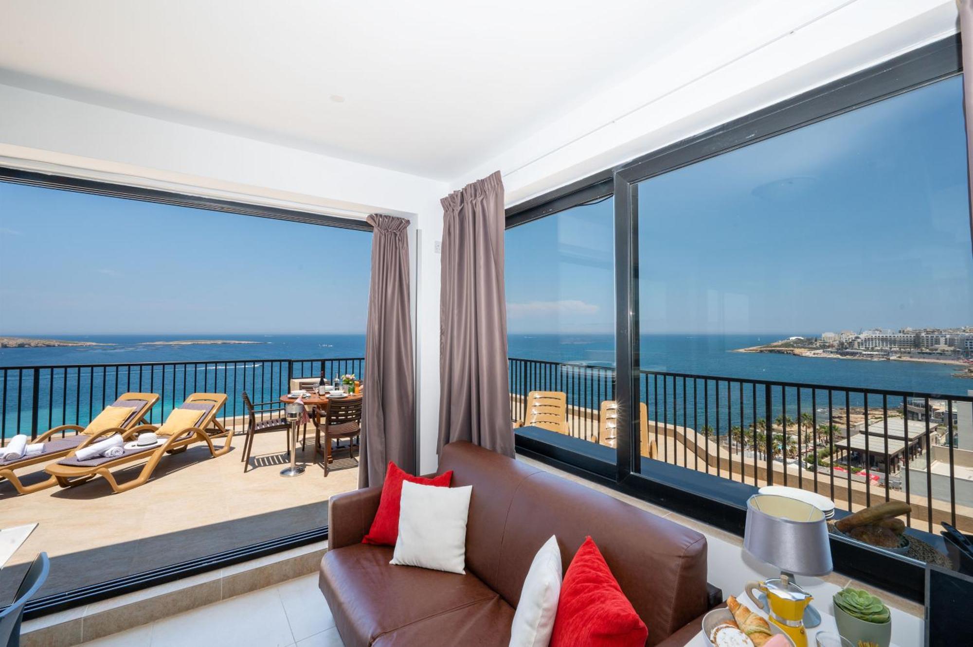 Apartament Islet Promenade Seafront Penthouse With Breathtaking Seaviews And Private Hot Tub On The Large Terrace By Getawaysmalta