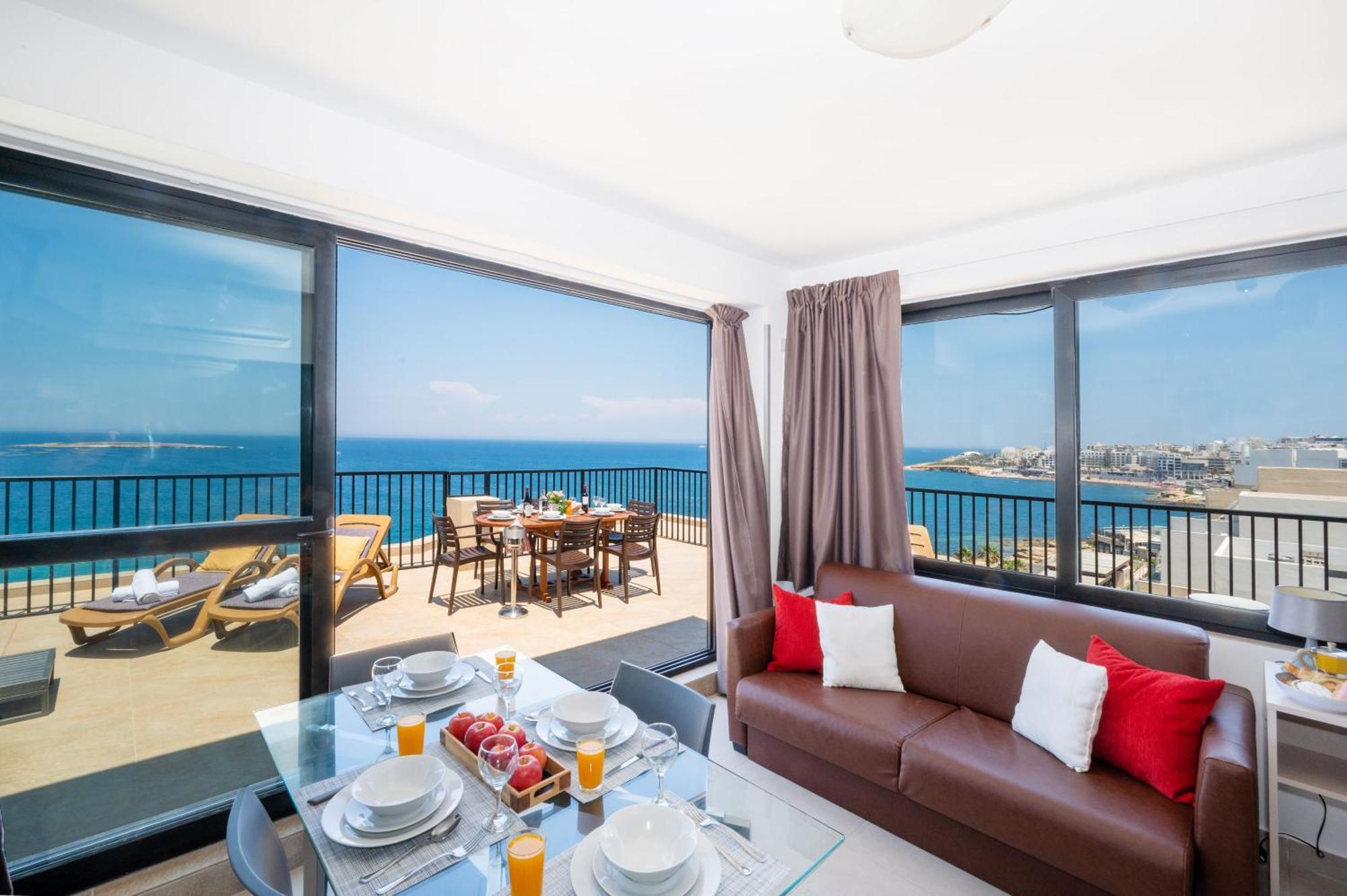 Apartament Islet Promenade Seafront Penthouse With Breathtaking Seaviews And Private Hot Tub On The Large Terrace By Getawaysmalta *