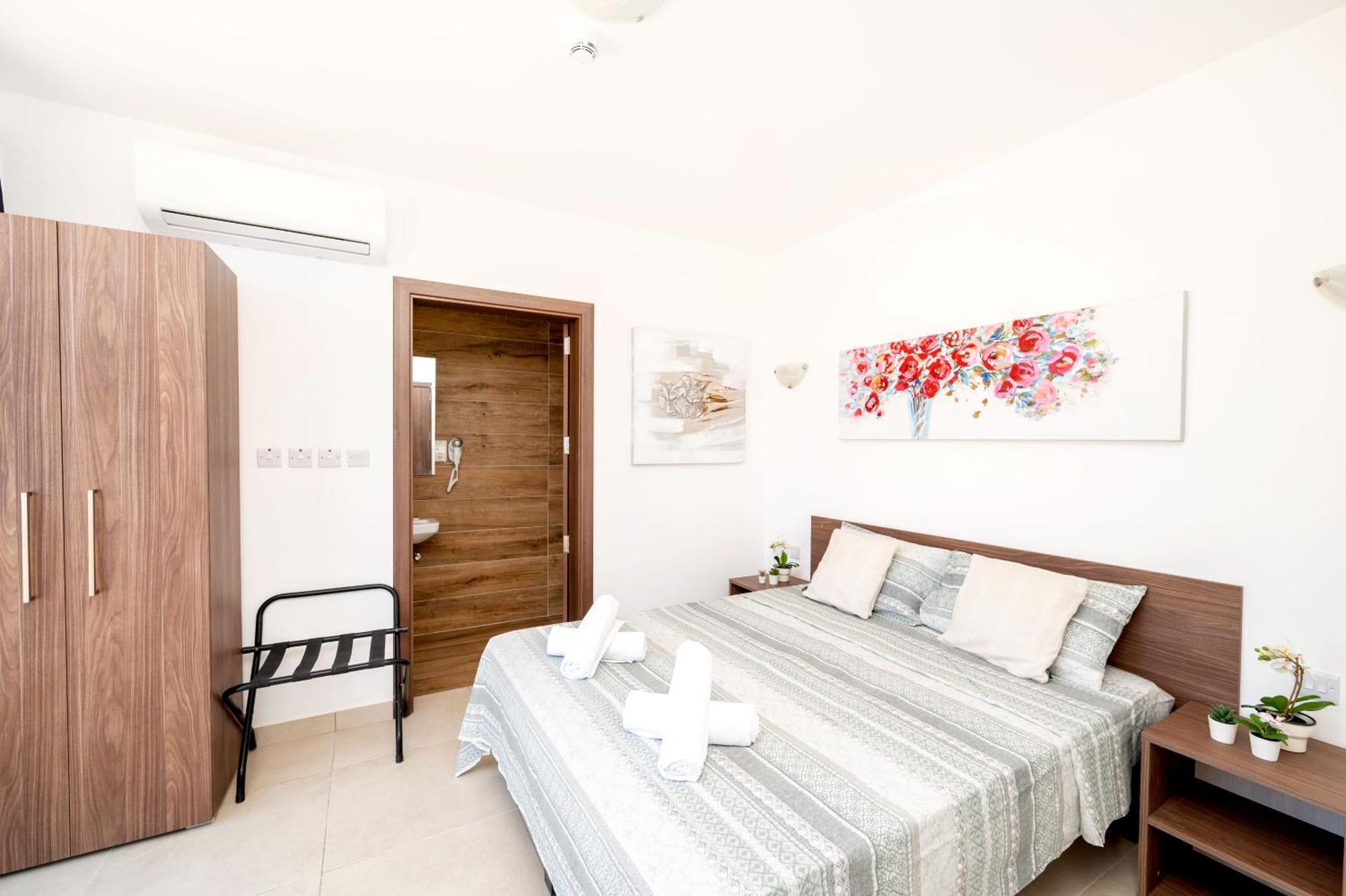 Apartament Islet Promenade Seafront Penthouse With Breathtaking Seaviews And Private Hot Tub On The Large Terrace By Getawaysmalta St. Paul's Bay