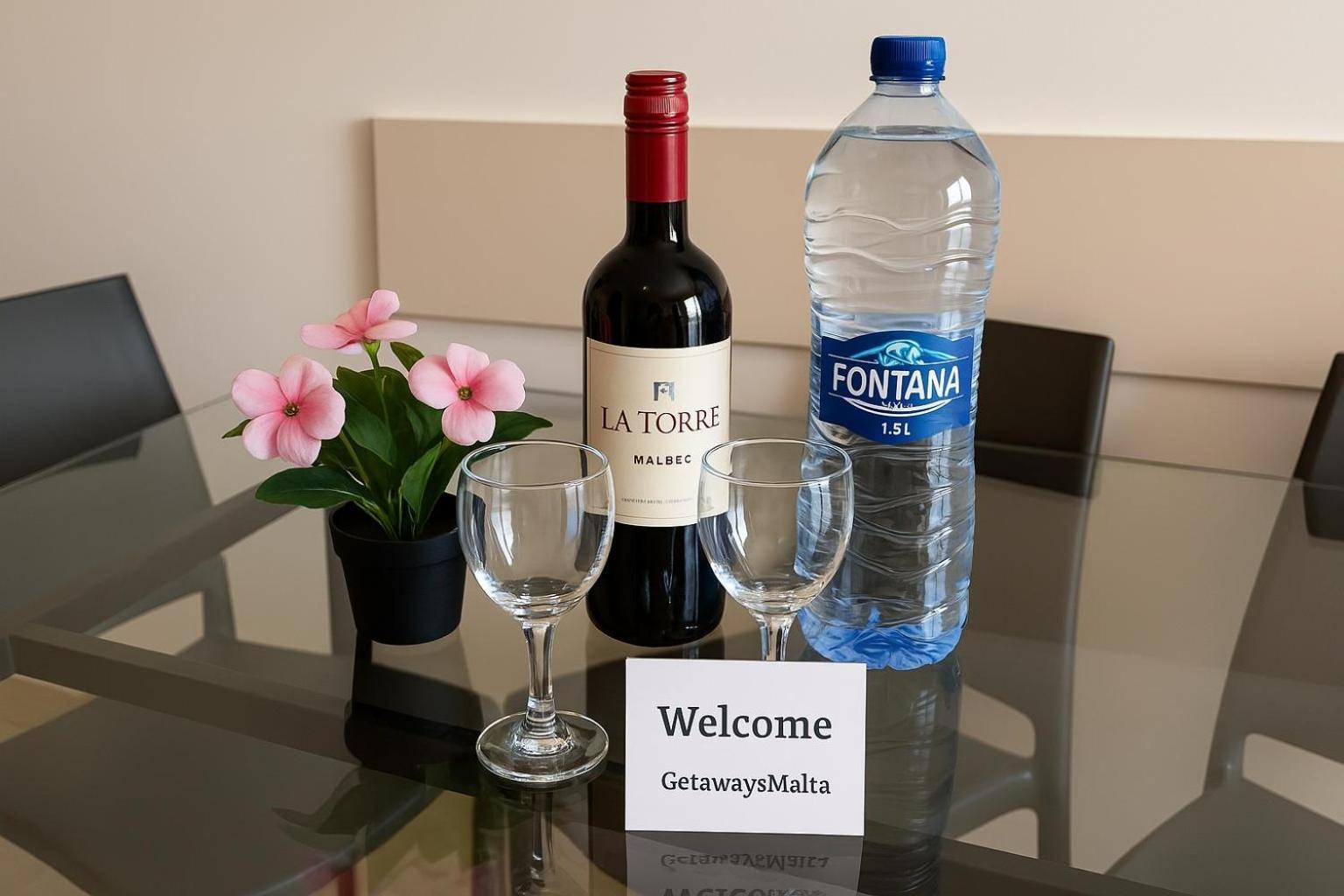 Apartament Islet Promenade Seafront Penthouse With Breathtaking Seaviews And Private Hot Tub On The Large Terrace By Getawaysmalta